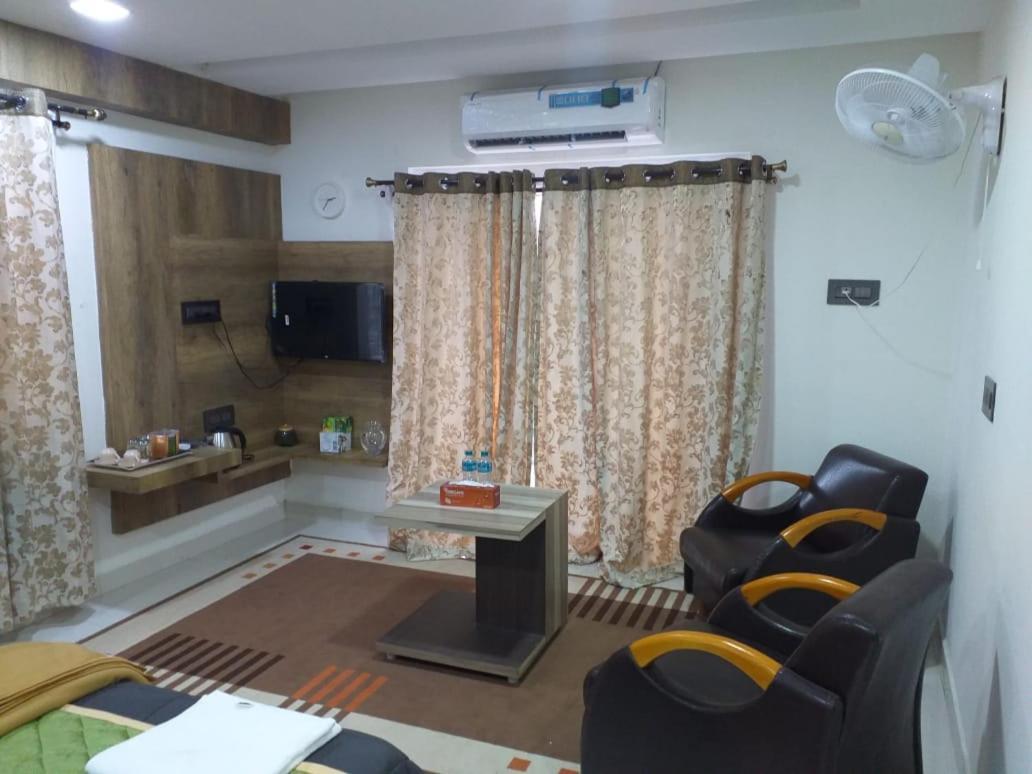 Grand Meridian Vinnamangalam Exterior photo