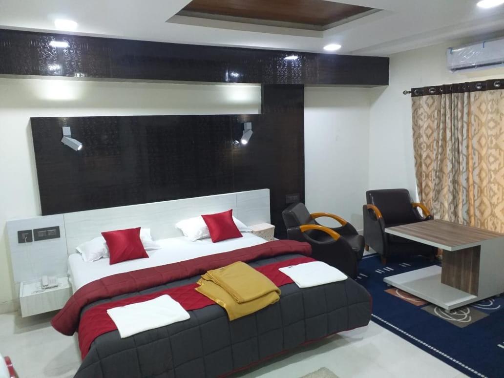 Grand Meridian Vinnamangalam Exterior photo