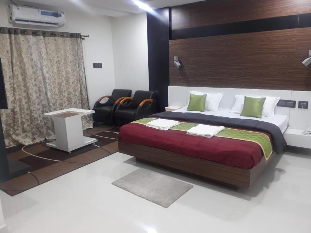 Grand Meridian Vinnamangalam Exterior photo