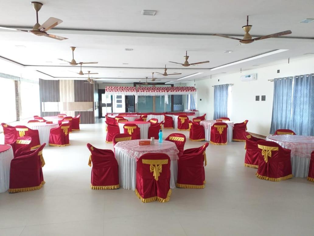 Grand Meridian Vinnamangalam Exterior photo