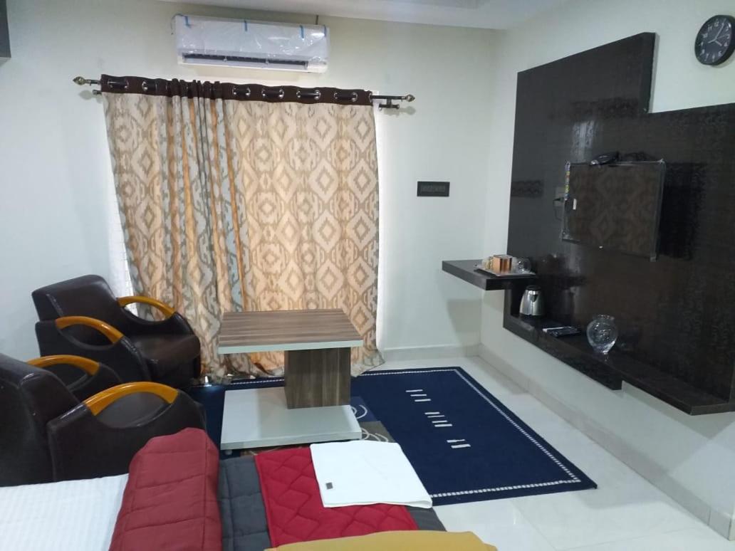 Grand Meridian Vinnamangalam Exterior photo