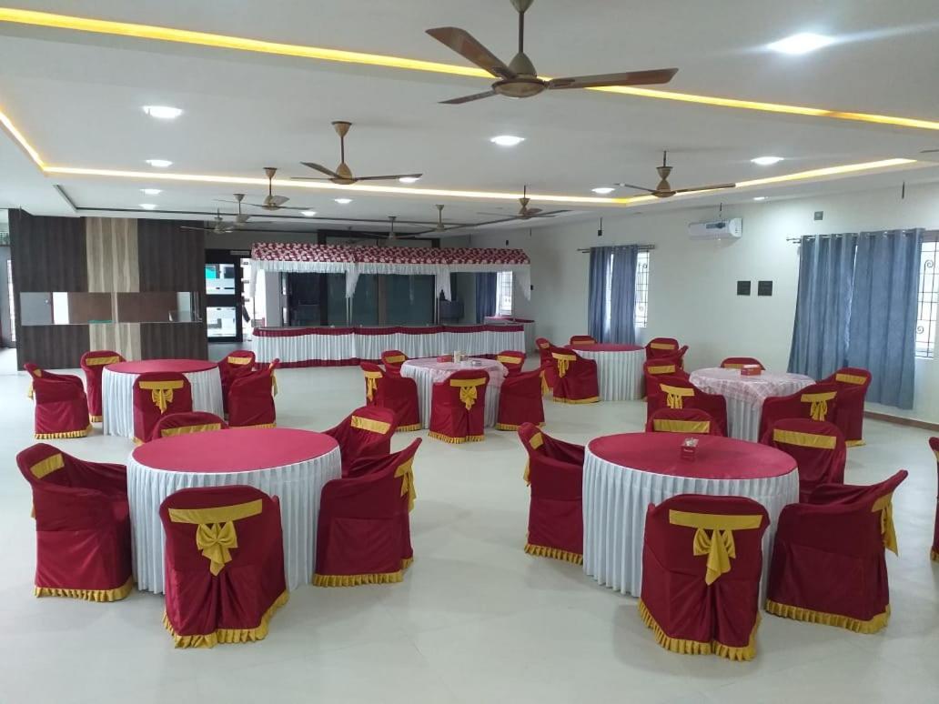 Grand Meridian Vinnamangalam Exterior photo