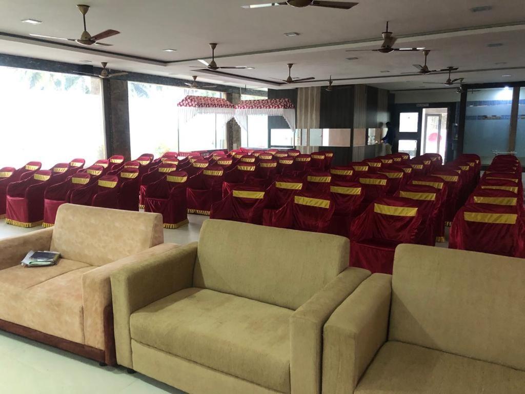 Grand Meridian Vinnamangalam Exterior photo