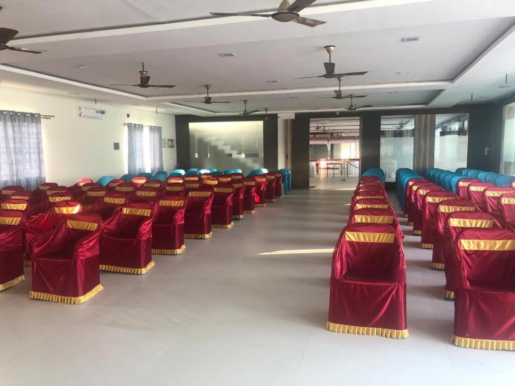 Grand Meridian Vinnamangalam Exterior photo