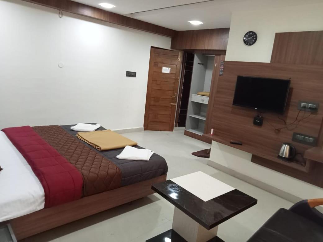 Grand Meridian Vinnamangalam Exterior photo