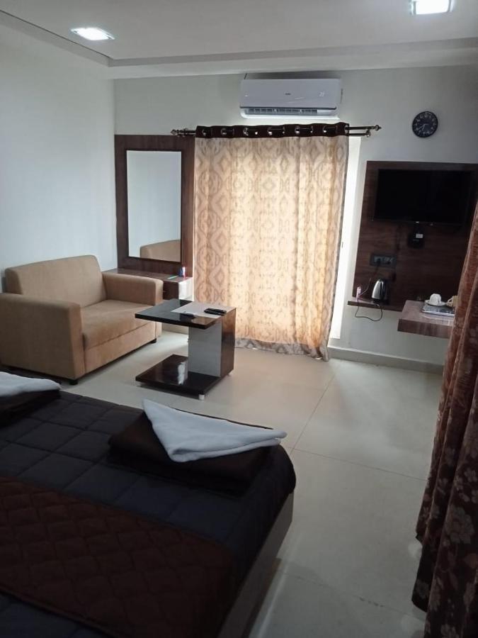 Grand Meridian Vinnamangalam Exterior photo