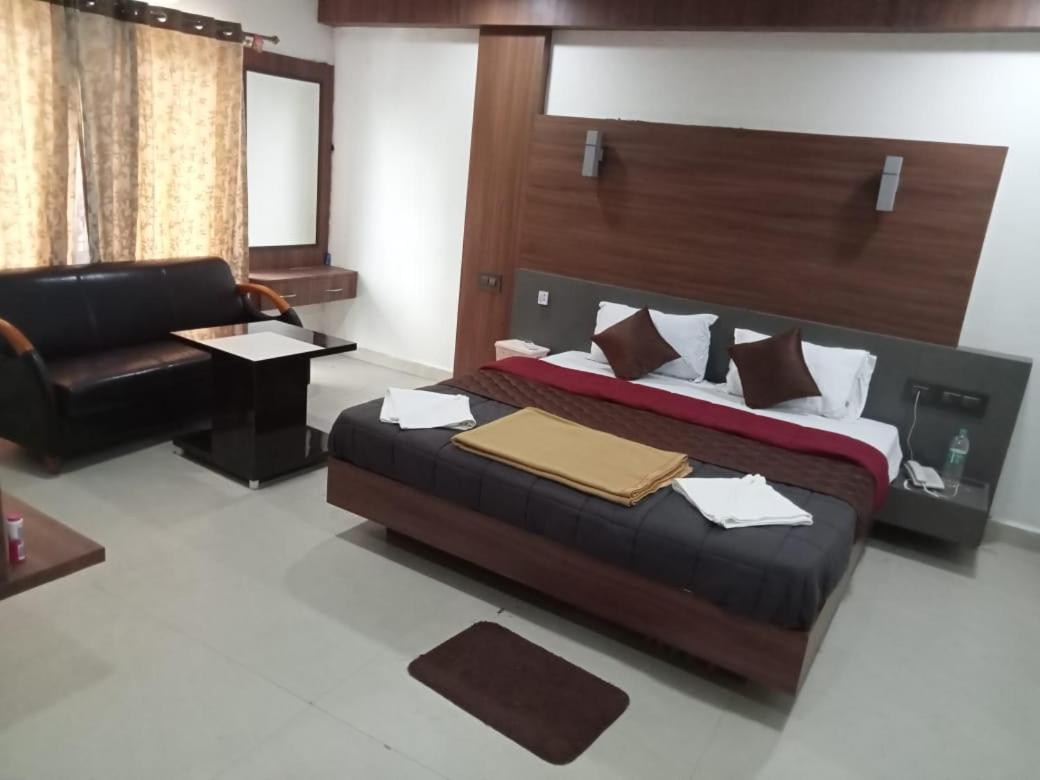 Grand Meridian Vinnamangalam Exterior photo
