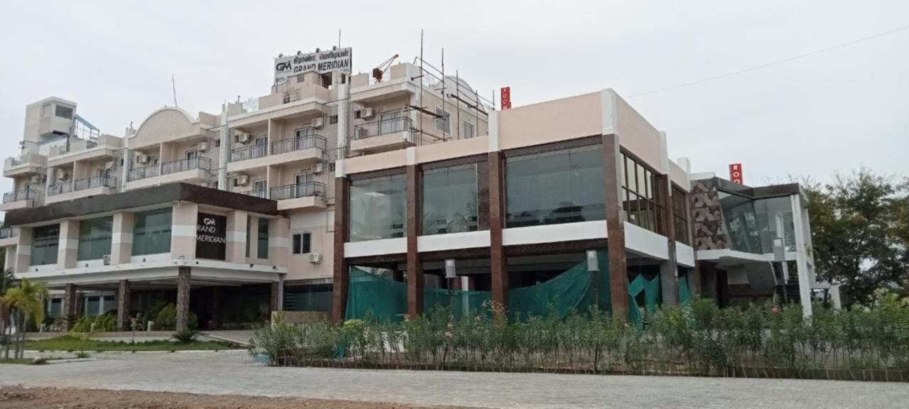 Grand Meridian Vinnamangalam Exterior photo