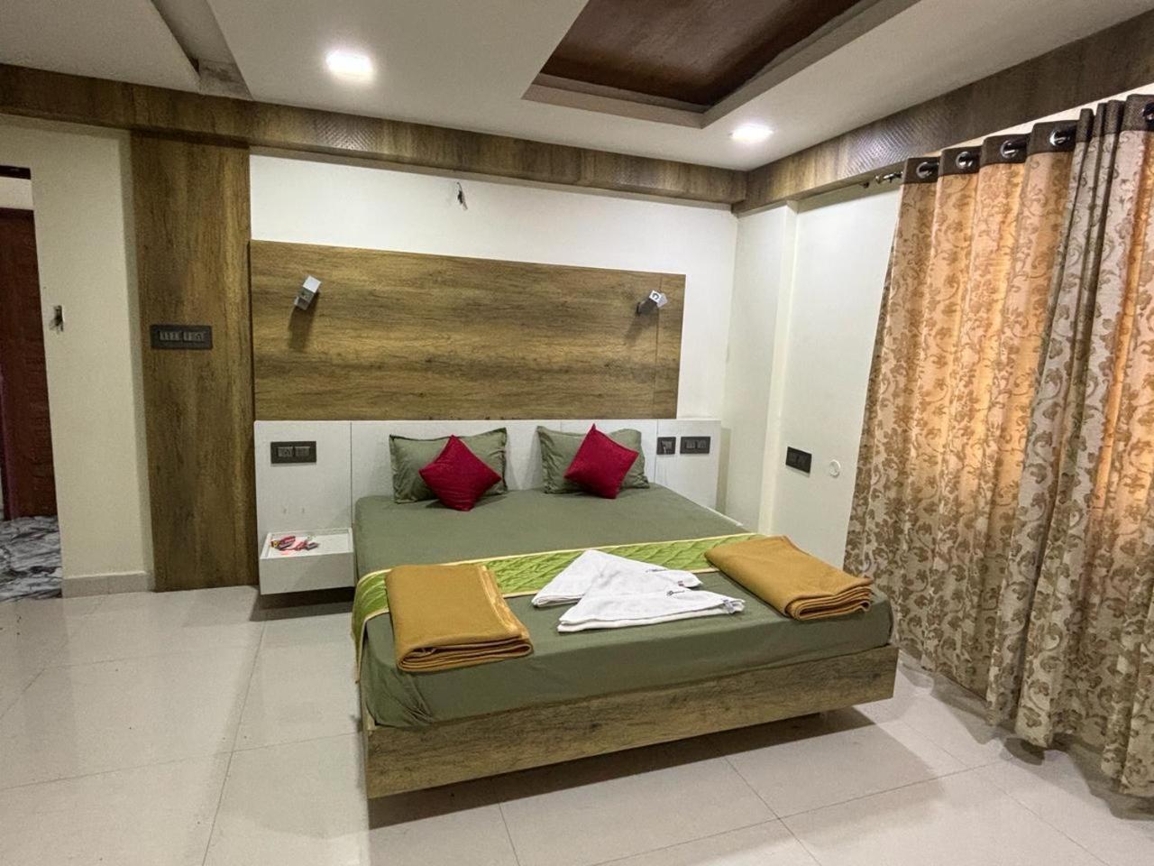 Grand Meridian Vinnamangalam Exterior photo