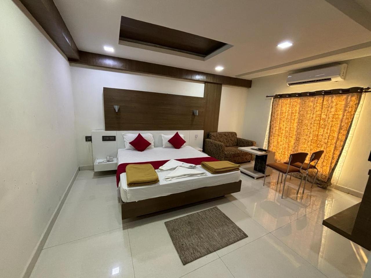 Grand Meridian Vinnamangalam Exterior photo